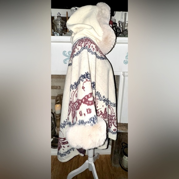 ZA Hooded soft & warm Poncho/Jacket Cream and Red. ONE SIZE FITS MOST. VGUC - Picture 2 of 12